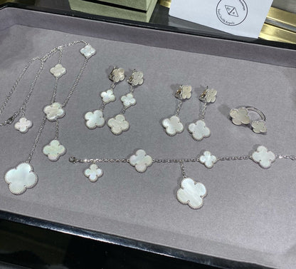 ¡®AuraJewelry¡¯CLOVER 5 MOTIF WHITE MOP SILVER BRACELET