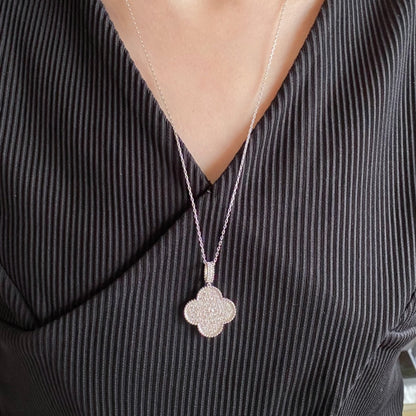 ¡®AuraJewelry¡¯CLOVER 25MM LARGE PEDANT DIAMOND PAVED LONG NECKLACE