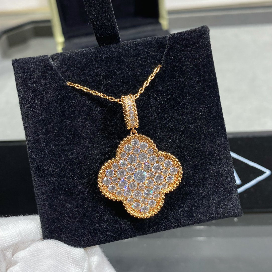 ¡®AuraJewelry¡¯CLOVER 25MM LARGE PEDANT DIAMOND PAVED LONG NECKLACE