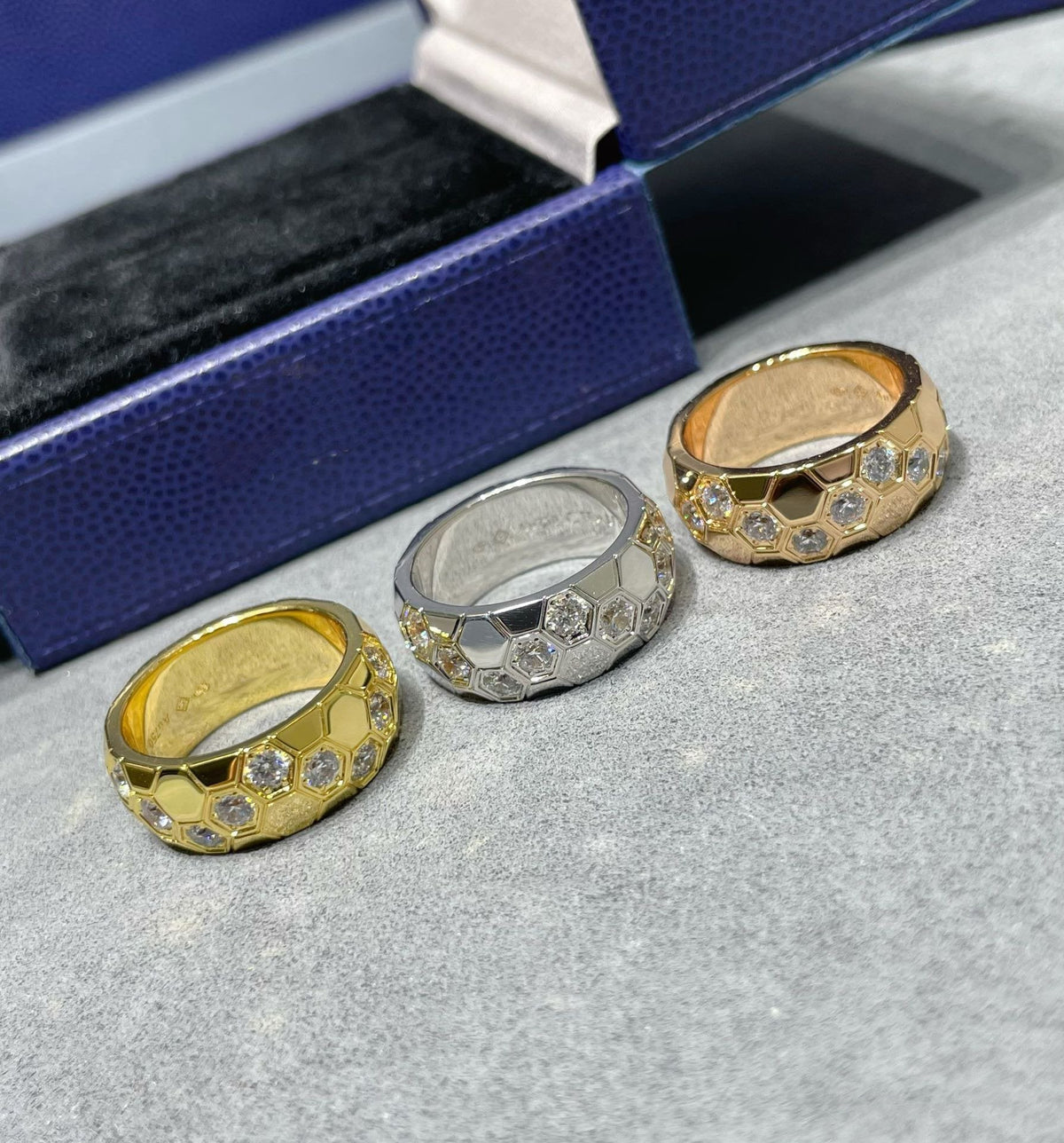 ¡®AuraJewelry¡¯BEE LOVE DIAMOND LARGE RING