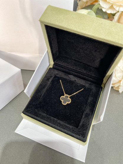 ¡®AuraJewelry¡¯CLOVER ROCK CRYSTAL ROSE GOLD NECKLACE