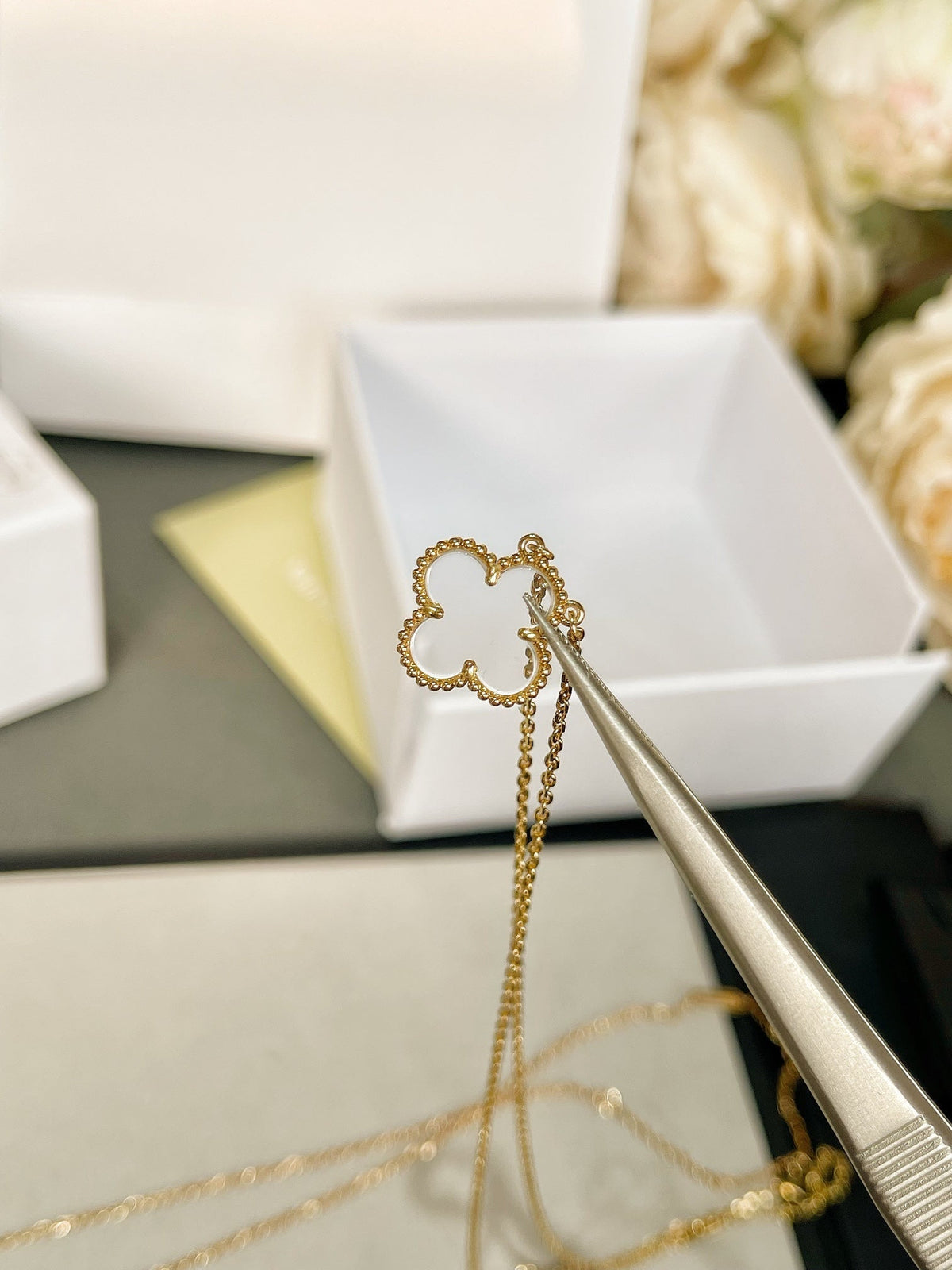 ¡®AuraJewelry¡¯CLOVER ROCK CRYSTAL ROSE GOLD NECKLACE