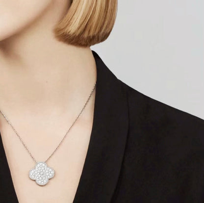 ¡®AuraJewelry¡¯CLOVER 25MM LARGE PENDANT DIAMOND PAVED SILVER NECKLACE