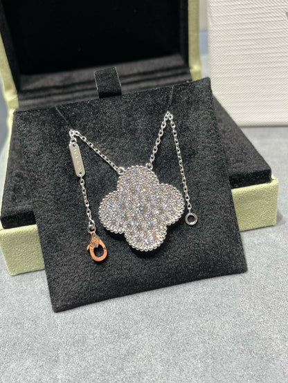 ¡®AuraJewelry¡¯CLOVER 25MM LARGE PENDANT DIAMOND PAVED SILVER NECKLACE