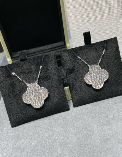 ¡®AuraJewelry¡¯CLOVER 25MM LARGE PENDANT DIAMOND PAVED SILVER NECKLACE