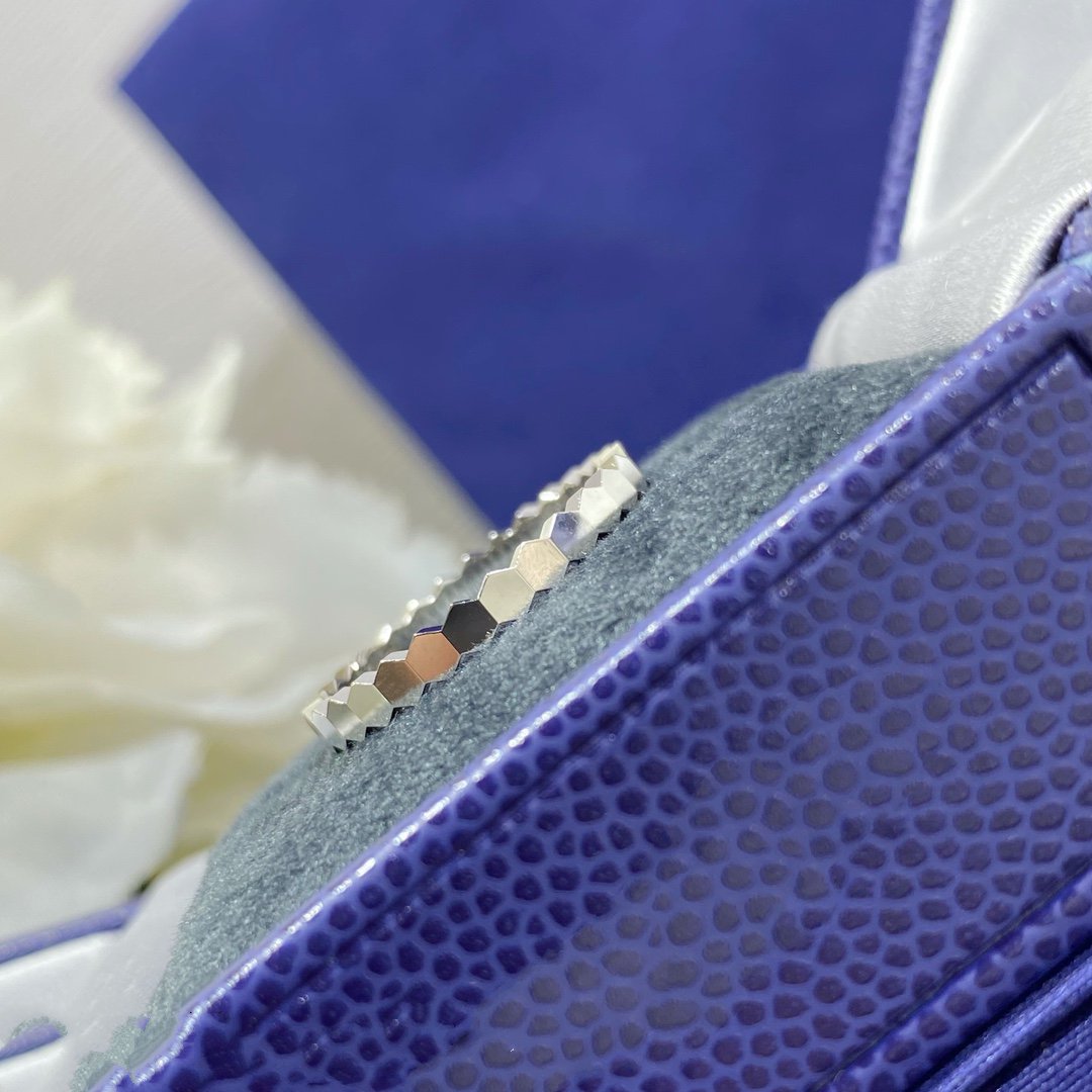 ¡®AuraJewelry¡¯BEE LOVE SMALL RING