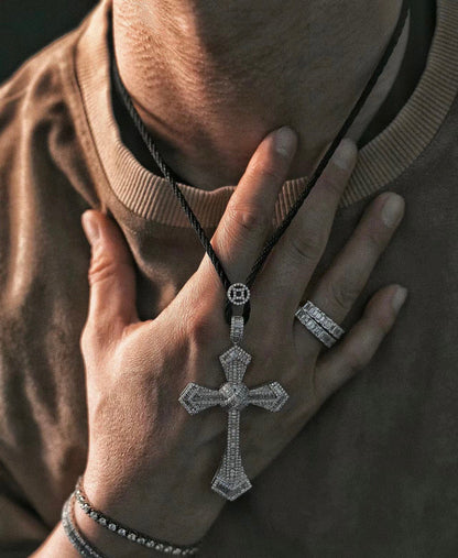 ¡®AuraJewelry¡¯Pave Cross Pendant Necklace