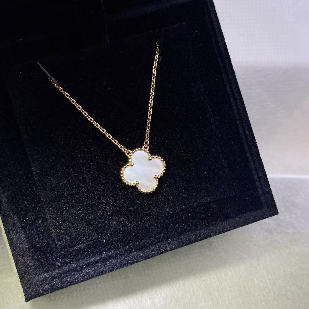 [AuraJewelry]CLOVER MINI 15MM WHITE MOTHER-OF-PEARL NECKLACE