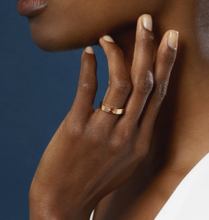 ¡®AuraJewelry¡¯ALLIANCE LIENS VIDENCE 4MM RING