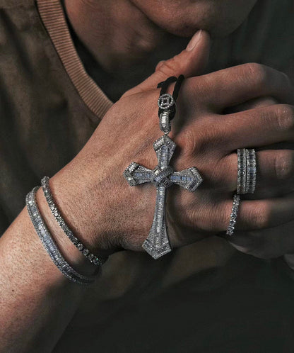 ¡®AuraJewelry¡¯Pave Cross Pendant Necklace