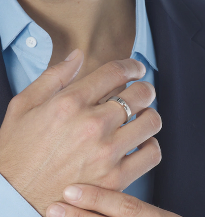 ¡®AuraJewelry¡¯ALLIANCE LIENS VIDENCE 4MM RING