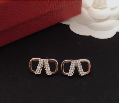 [AuraJewelry]V-shaped stud earrings