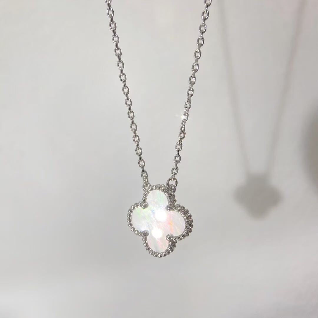[AuraJewelry]CLOVER MINI 15MM WHITE MOTHER-OF-PEARL NECKLACE