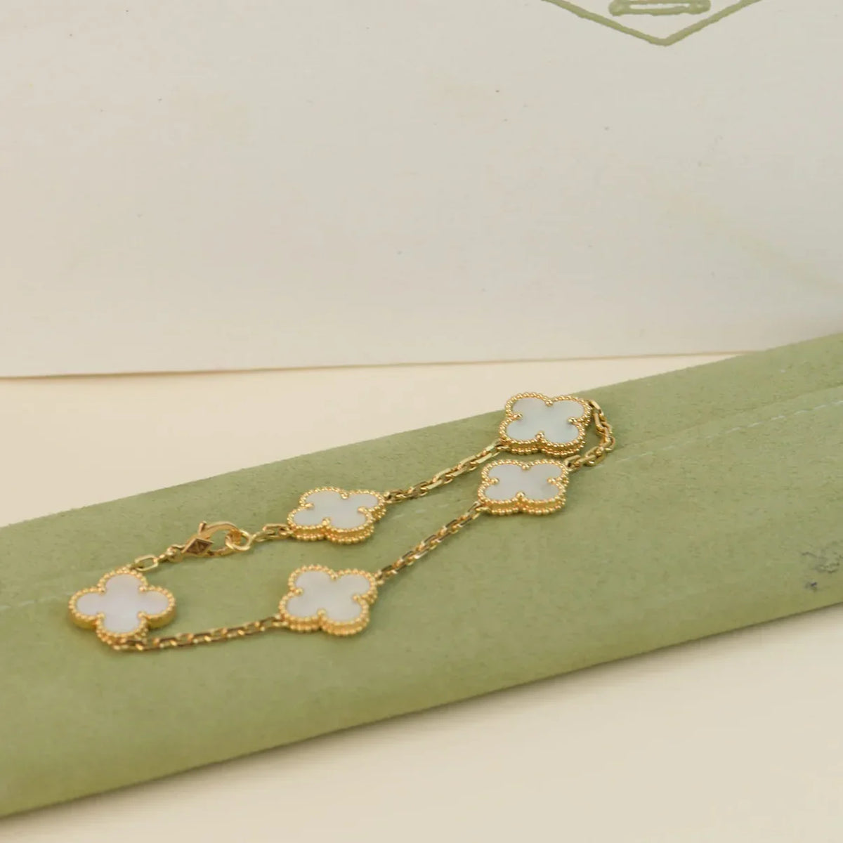 [AuraJewelry]New CLOVER WHITE PEARL MOP 5 MOTIF BRACELET COLLECTION