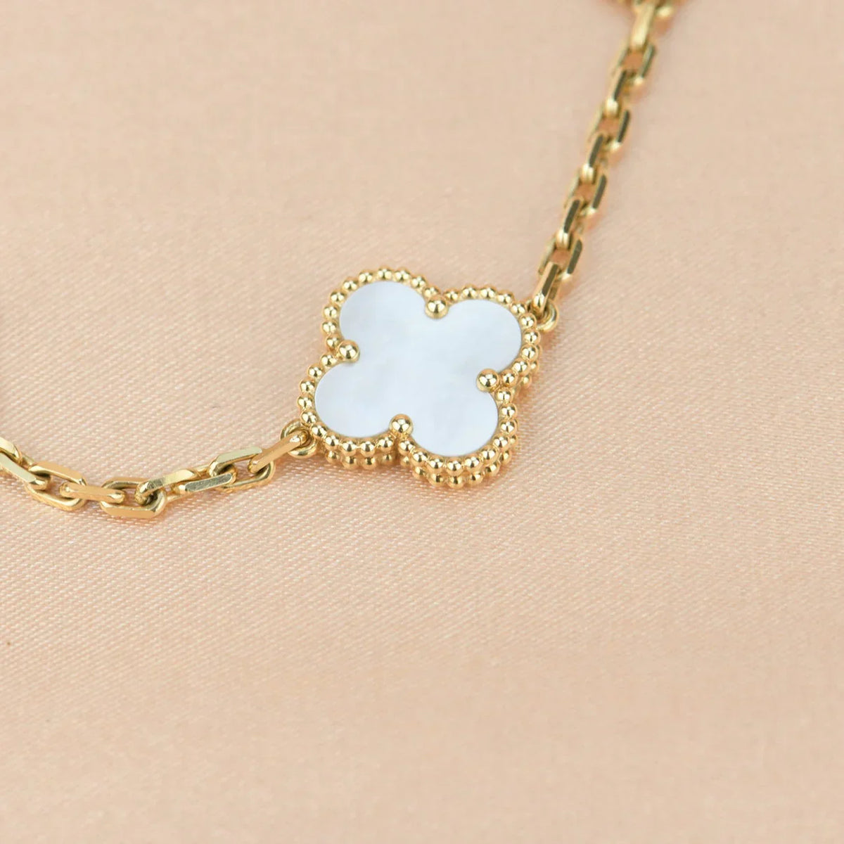 [AuraJewelry]New CLOVER WHITE PEARL MOP 5 MOTIF BRACELET COLLECTION