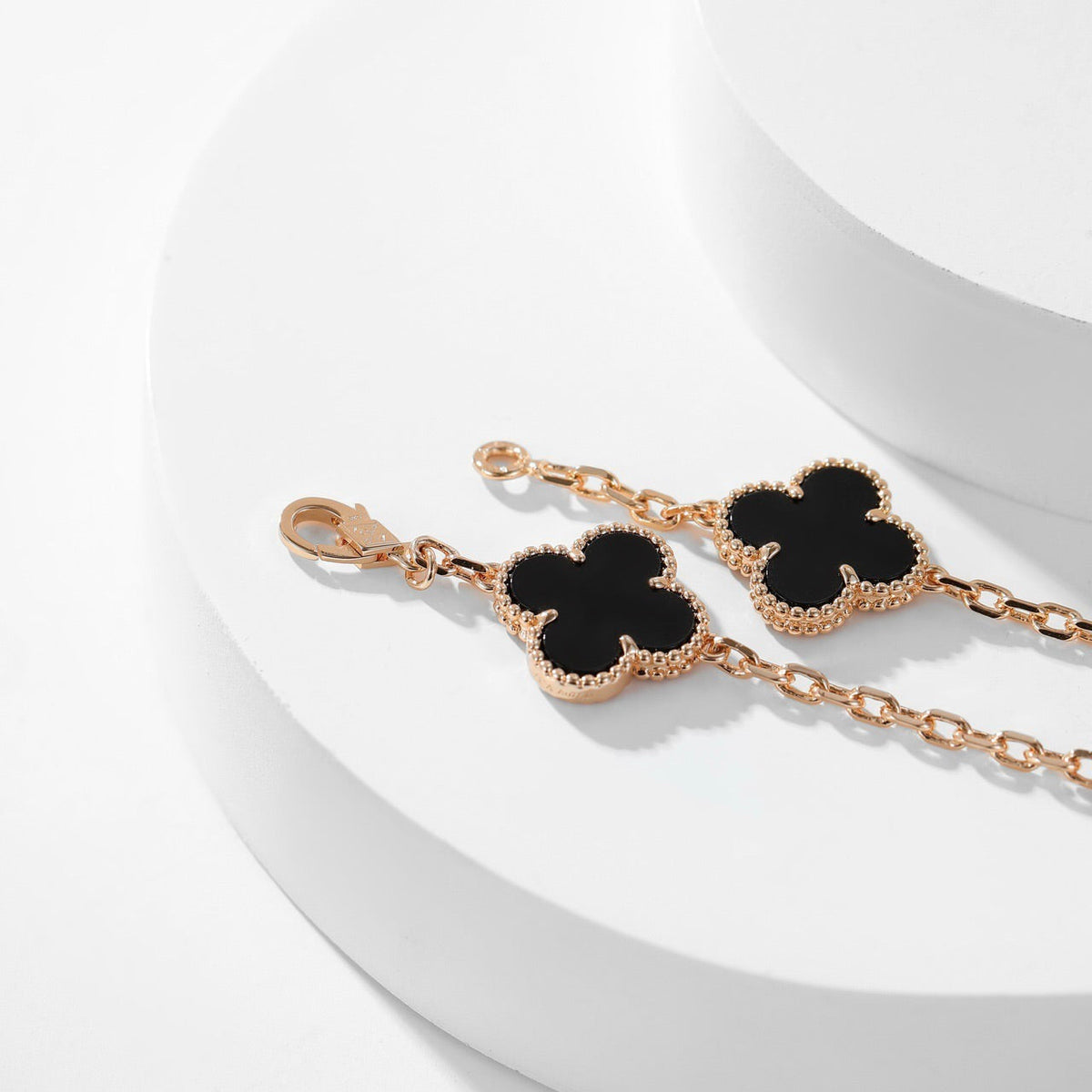 ¡®AuraJewelry¡¯CLOVER 10 MOTIFS ONYX NECKLACE