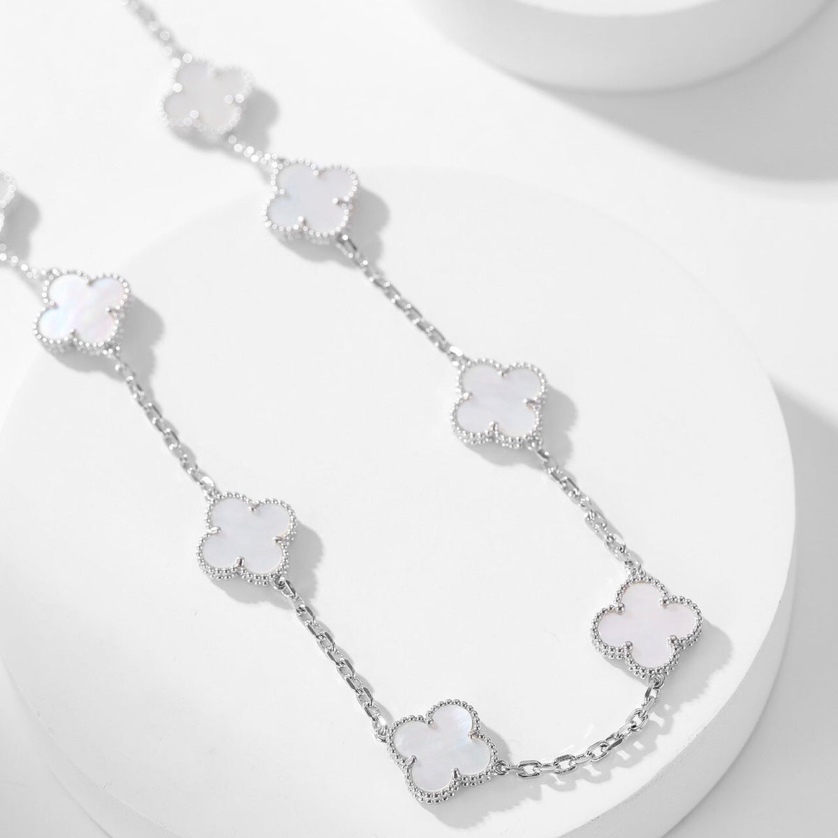 ¡®AuraJewelry¡¯CLOVER 10 MOTIFS WHITE MOTHER OF PEARL NECKLACE