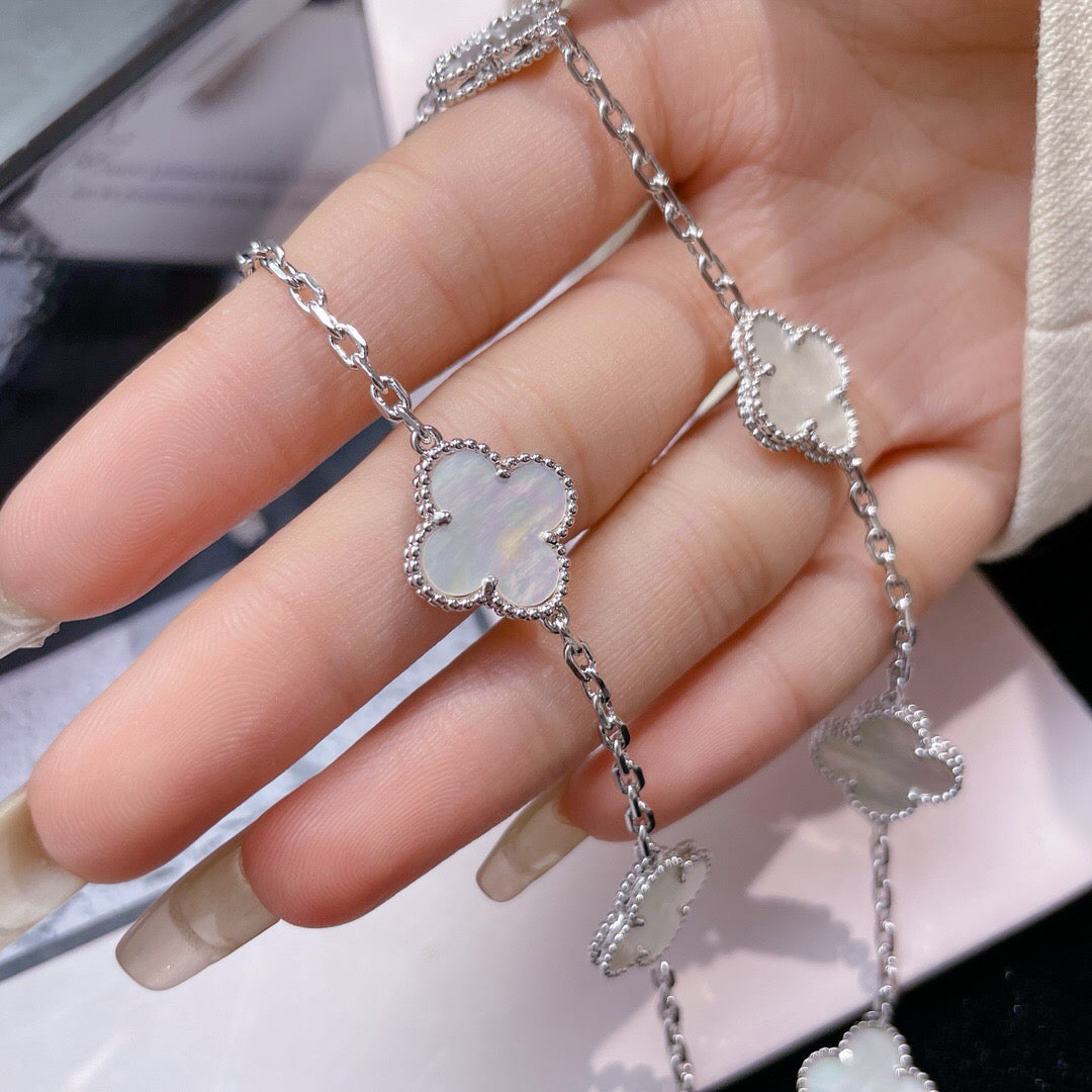 ¡®AuraJewelry¡¯CLOVER 10 MOTIFS WHITE MOTHER OF PEARL NECKLACE