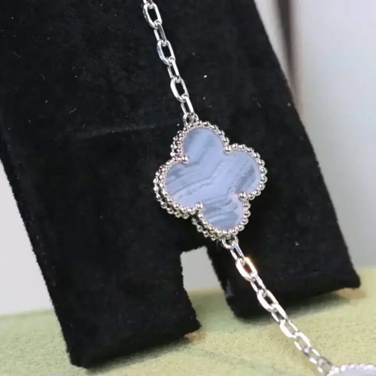 [AuraJewelry]New  CLOVER 5 MOTIF PURPLE CHALCEDONY BRACELET COLLECTION