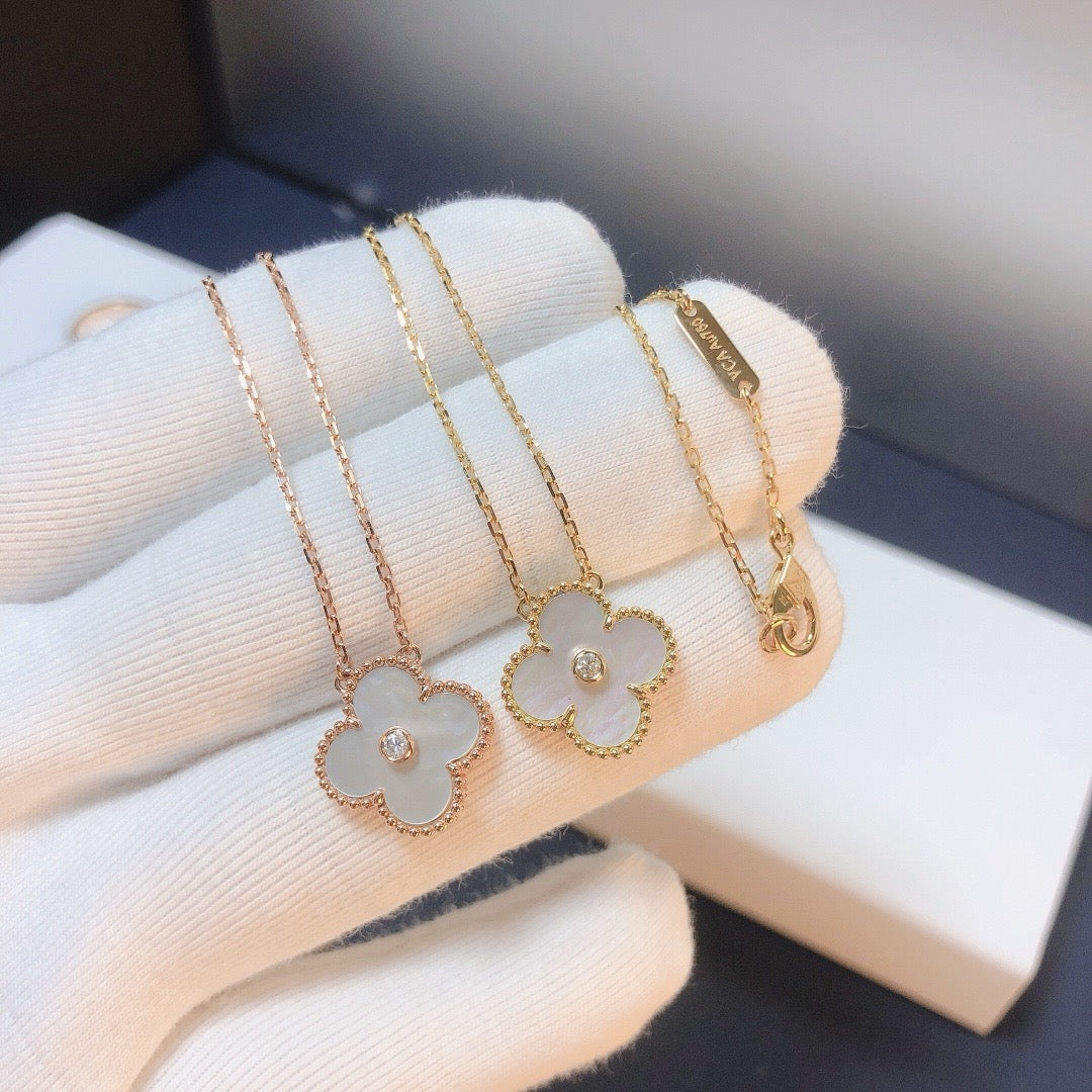 ¡®AuraJewelry¡¯CLOVER 15MM DIAMOND WHITE FRITILLARIA NECKLACE