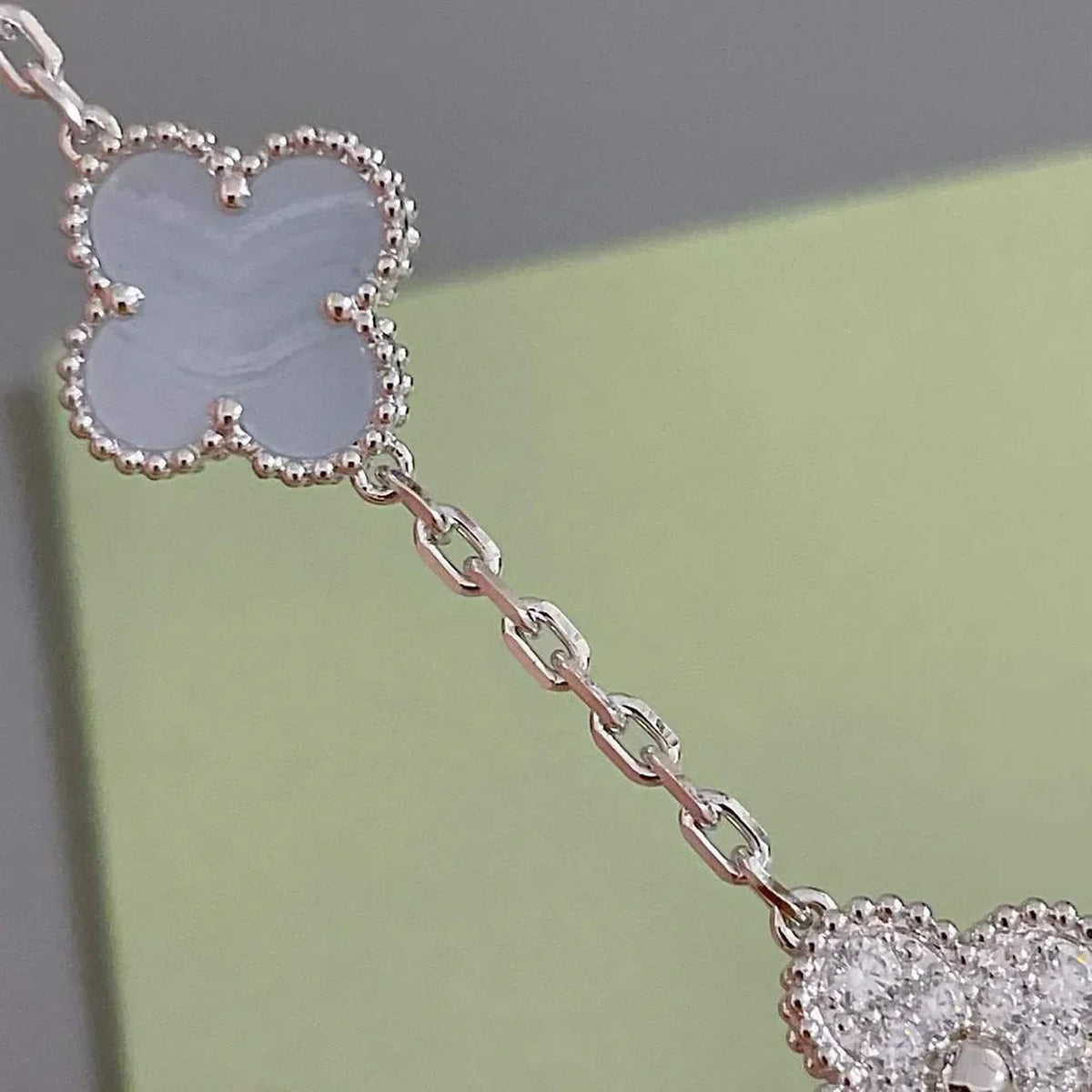 [AuraJewelry]New  CLOVER 5 MOTIF PURPLE CHALCEDONY BRACELET COLLECTION