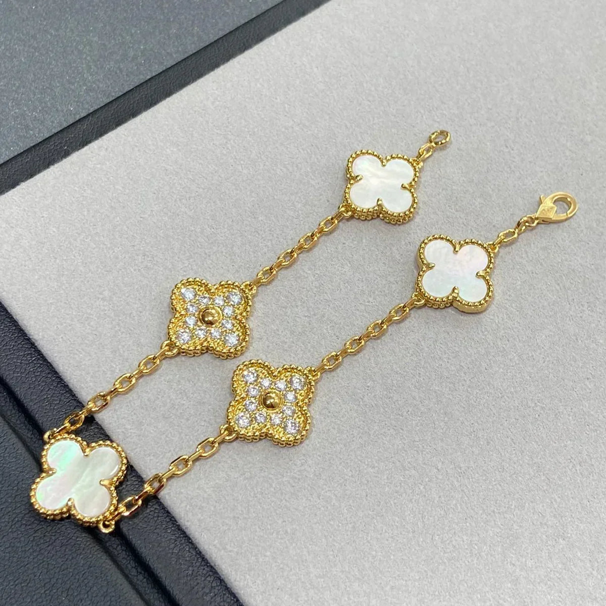 [AuraJewelry]New CLOVER WHITE PEARL MOP 5 MOTIF BRACELET COLLECTION