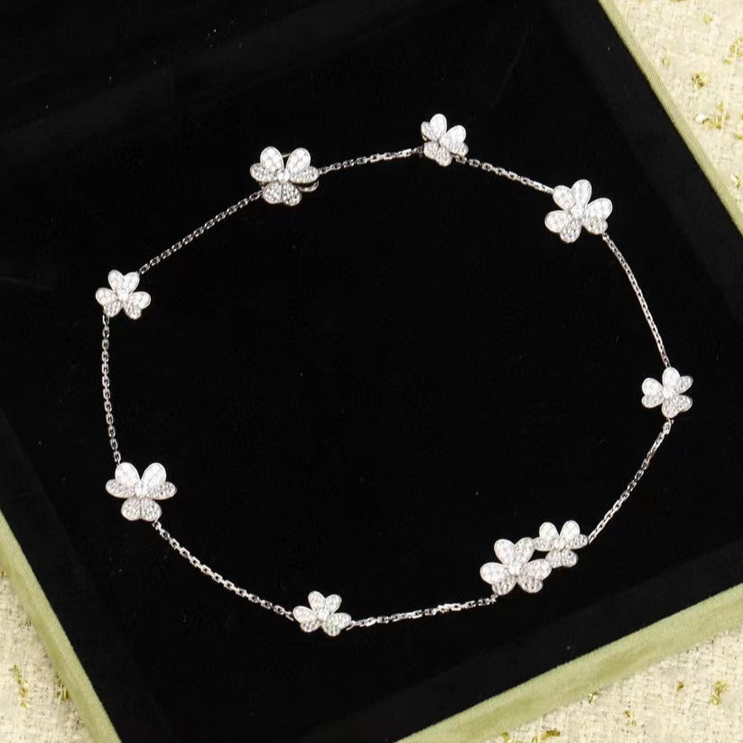 ¡®AuraJewelry¡¯FRIVOLE SILVER 9 FLOWERS NECKLACE