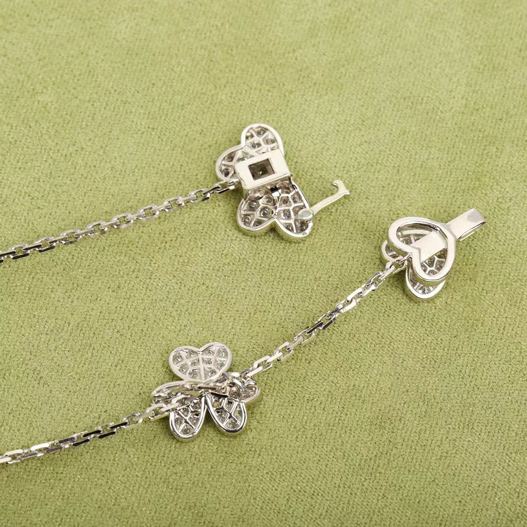 ¡®AuraJewelry¡¯FRIVOLE SILVER 9 FLOWERS NECKLACE