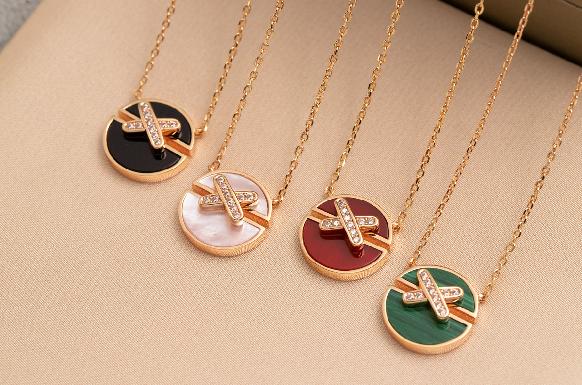 ¡®AuraJewelry¡¯JEUX DE PINK GOLD DIAMOND NECKLACE