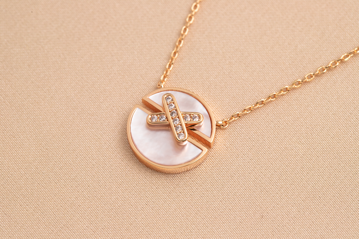 ¡®AuraJewelry¡¯JEUX DE PINK GOLD DIAMOND NECKLACE