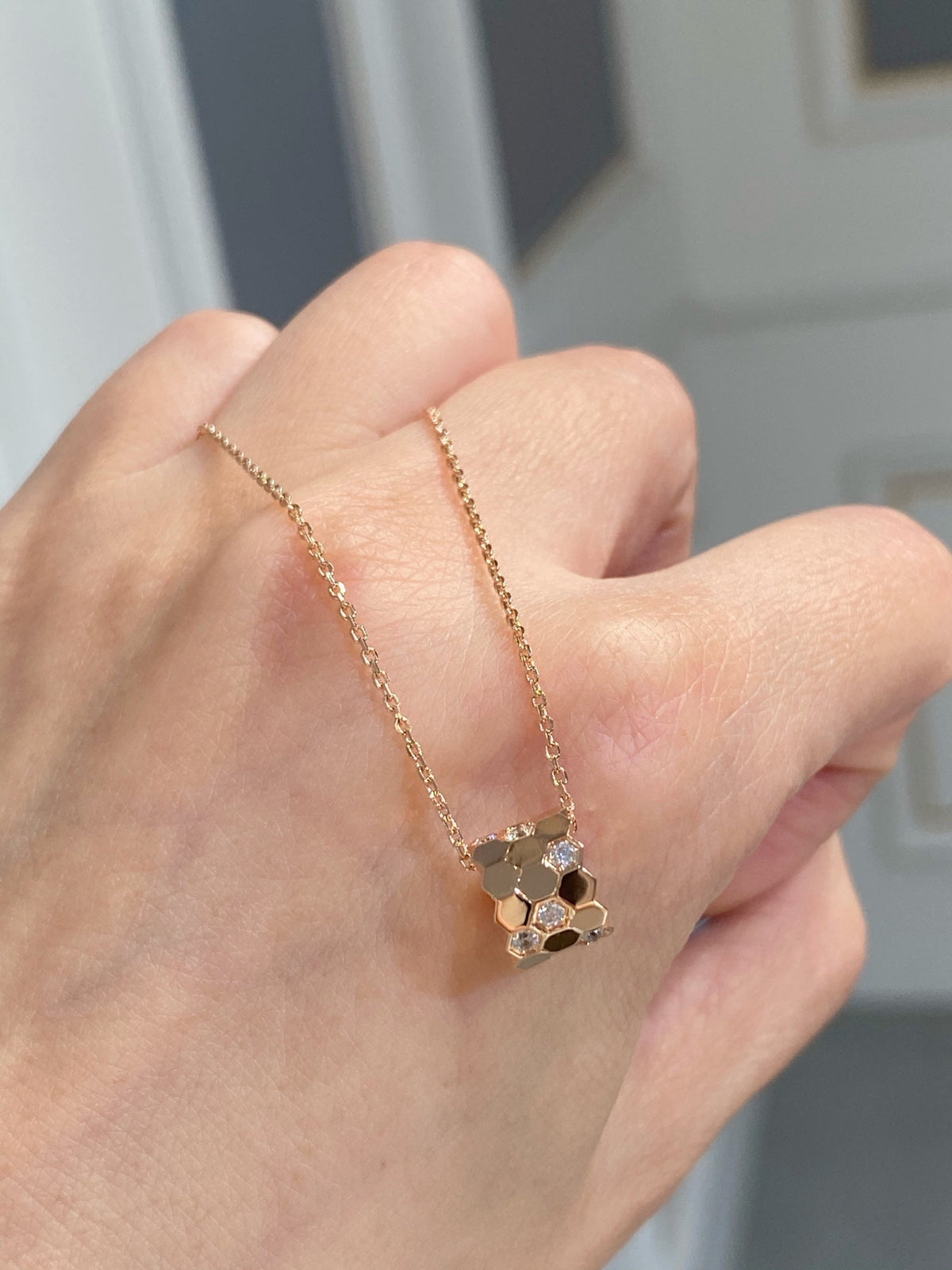 ¡®AuraJewelry¡¯BEE LOVE DIAMOND NECKLACE