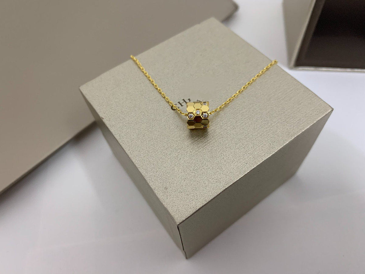 ¡®AuraJewelry¡¯BEE LOVE DIAMOND NECKLACE