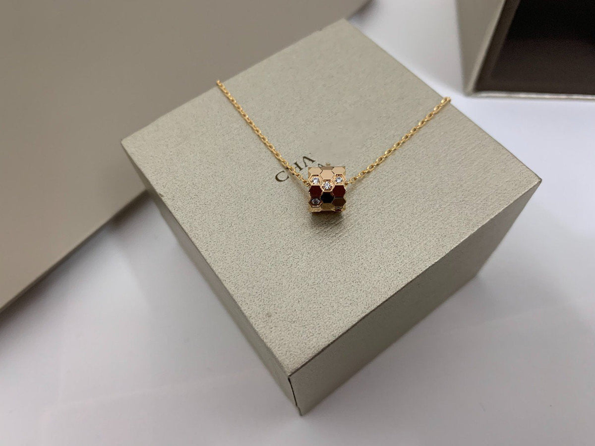 ¡®AuraJewelry¡¯BEE LOVE DIAMOND NECKLACE