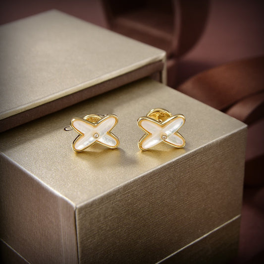 ¡®AuraJewelry¡¯JEUX DE WHITE MOP GOLD DIAMOND EARRINGS
