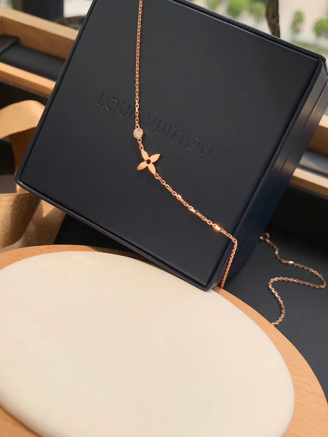 ¡®AuraJewelry¡¯BLOSSOM PENDANT PINK GOLD AND DIAMOND