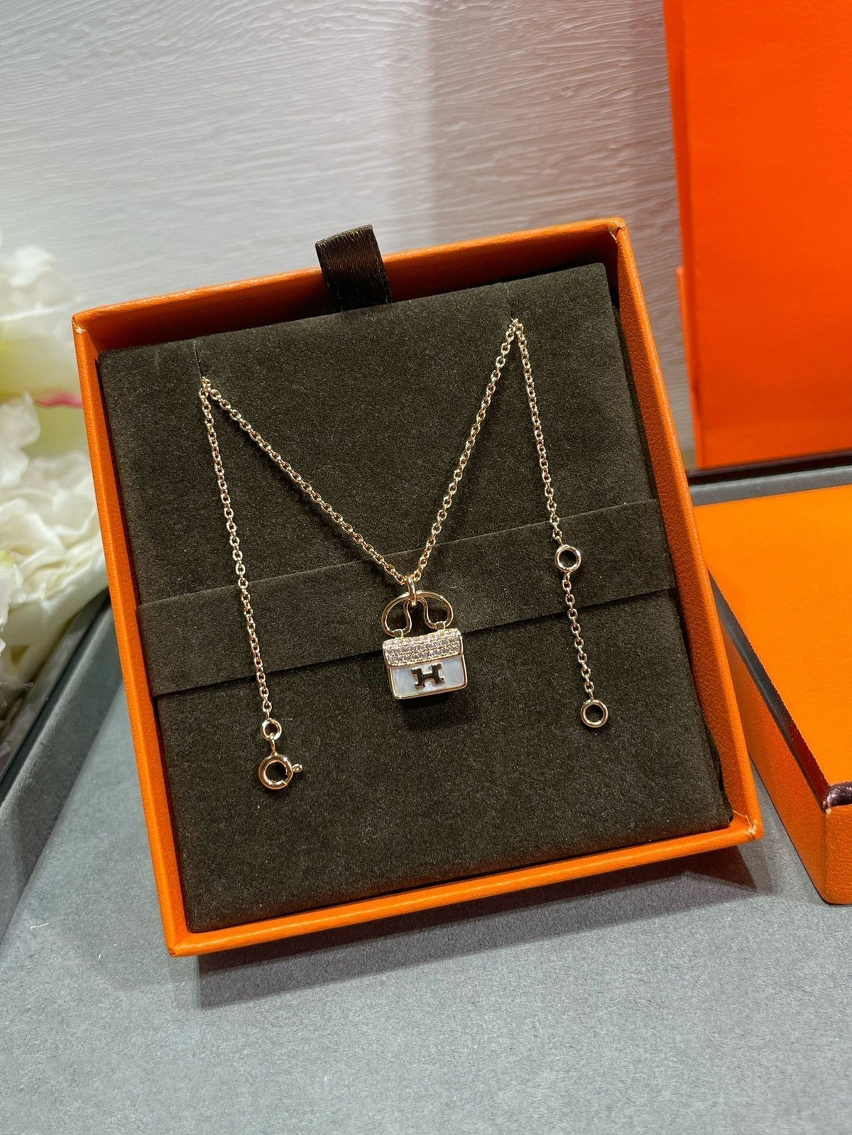 ¡®AuraJewelry¡¯H CIRCE MOISSANITE PENDANT NECKLACE GOLD