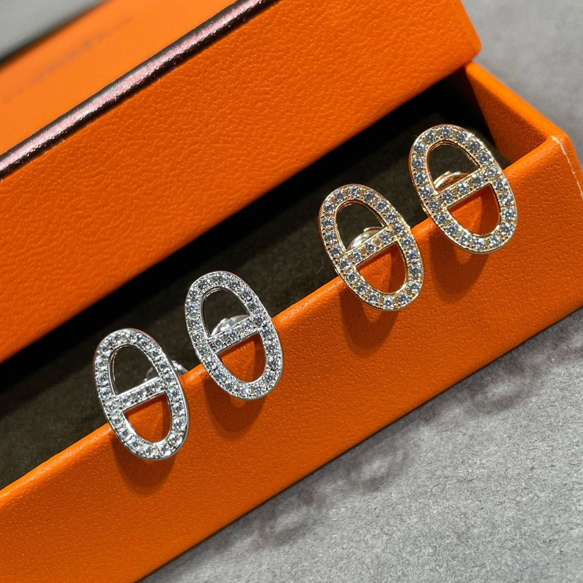 ¡®AuraJewelry¡¯HM FULL DIAMOND PIG NOSE STUD EARRINGS