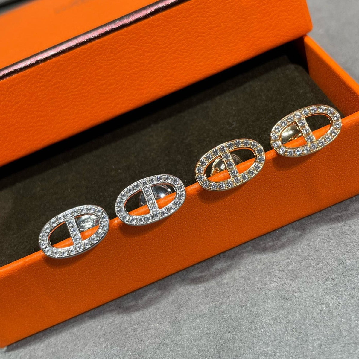 ¡®AuraJewelry¡¯HM FULL DIAMOND PIG NOSE STUD EARRINGS