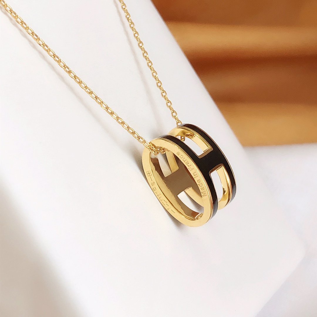 ¡®AuraJewelry¡¯HM CLIC BLACK ENAMEL GOLD NECKLACE