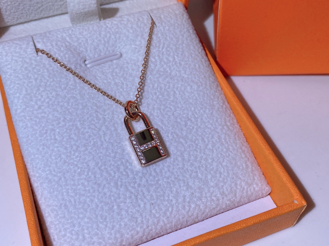 ¡®AuraJewelry¡¯HM ADVANCED NICHE LOCK HEAD NECKLACE DIAMONDS