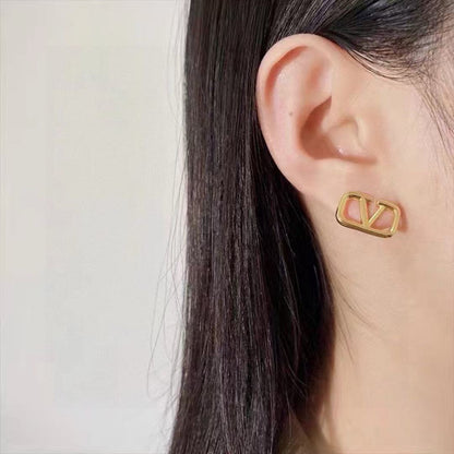 [AuraJewelry]Gold V-shaped stud earrings