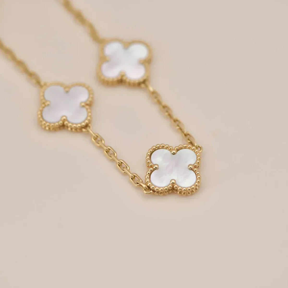 [AuraJewelry]New CLOVER WHITE PEARL MOP 5 MOTIF BRACELET COLLECTION