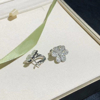 ¡®AuraJewelry¡¯FRIVOLE SILVER FLOWER DIAMOND EARRINGS