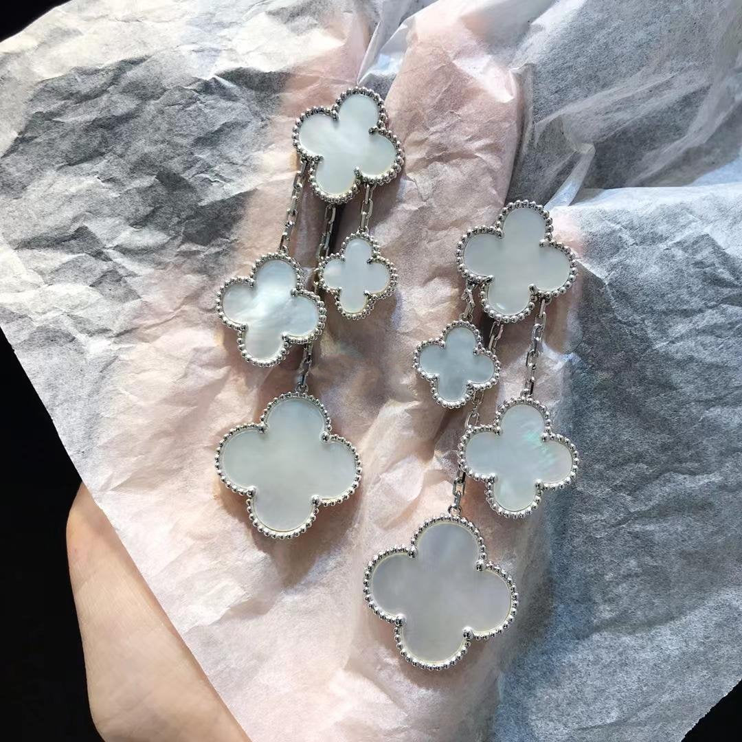 ¡®AuraJewelry¡¯CLOVER EARRINGS WHITE MOP 4 MOTIFS SILVER