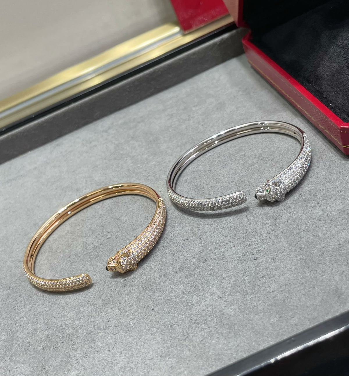 ¡®AuraJewelry¡¯PANTHERE FULL DIAMOND OPEN BRACELET