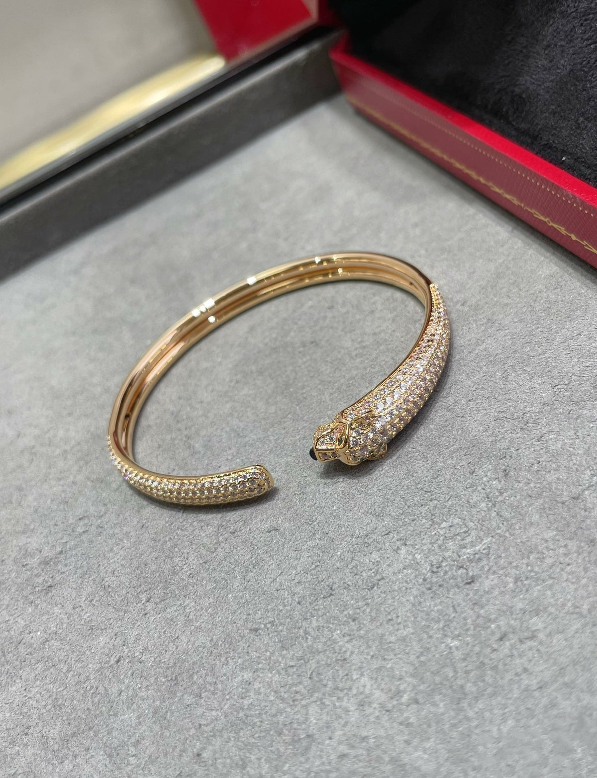¡®AuraJewelry¡¯PANTHERE FULL DIAMOND OPEN BRACELET