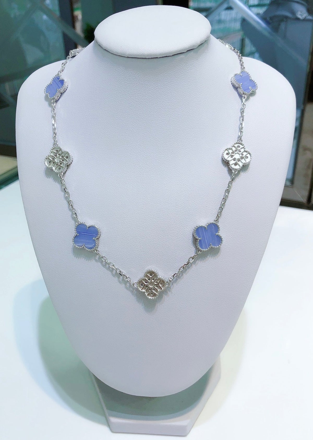 ¡®AuraJewelry¡¯CLOVER 10 MOTIFS CHALCEDONY DIAMONDS SILVER NECKLACE