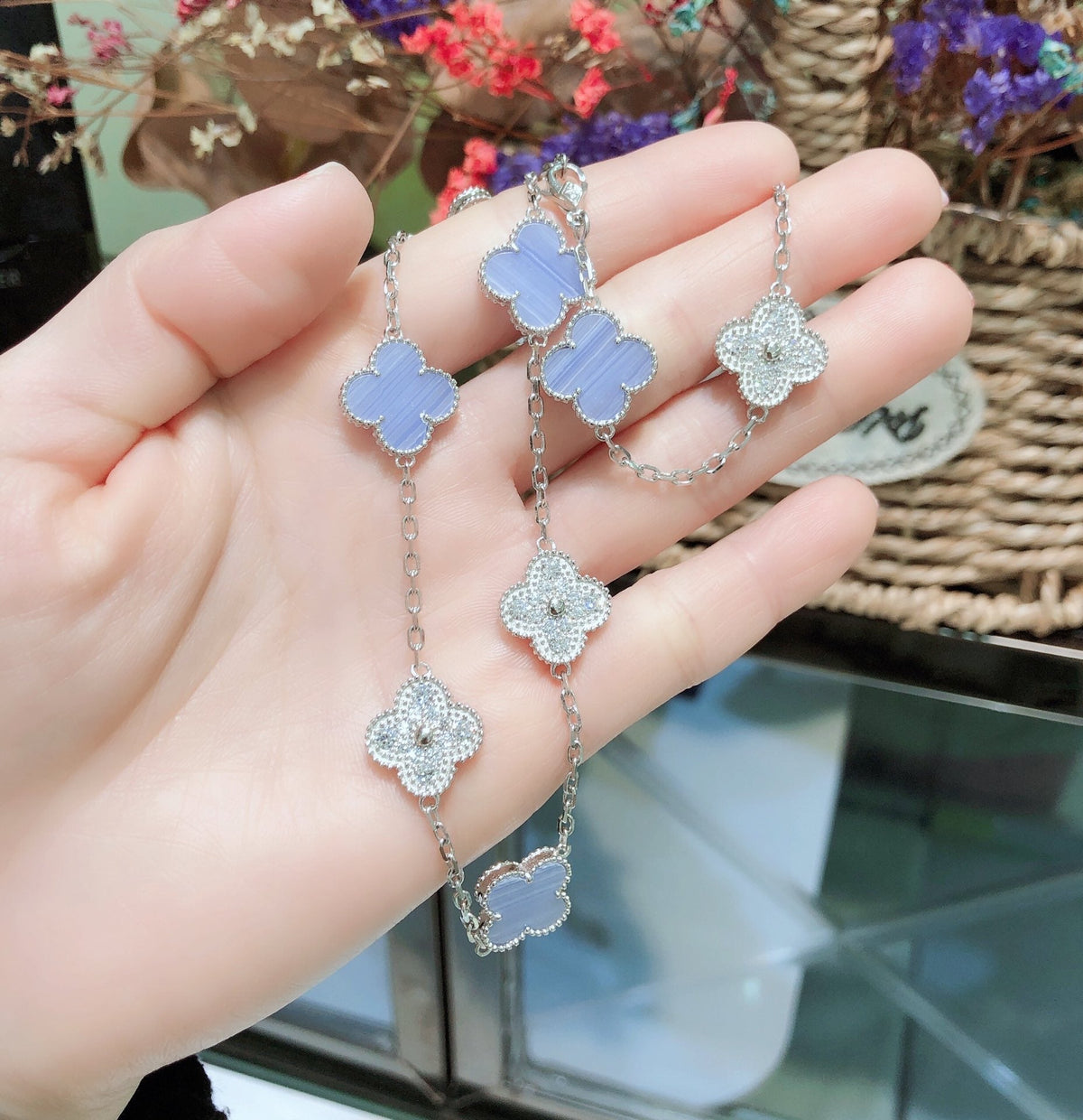 ¡®AuraJewelry¡¯CLOVER 10 MOTIFS CHALCEDONY DIAMONDS SILVER NECKLACE