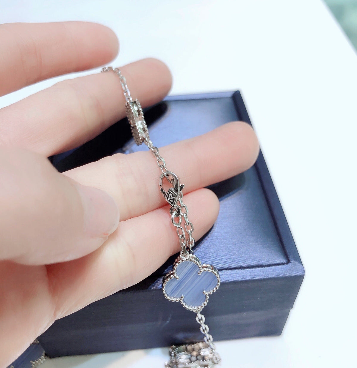 ¡®AuraJewelry¡¯CLOVER 10 MOTIFS CHALCEDONY DIAMONDS SILVER NECKLACE