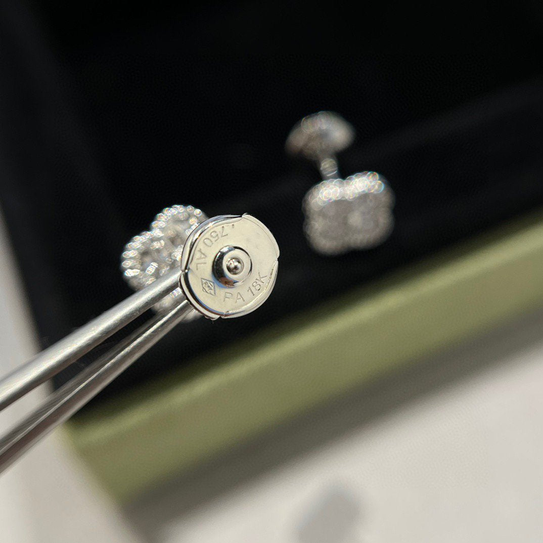 ¡®AuraJewelry¡¯CLOVER MINI DIAMOND STUD EARRINGS